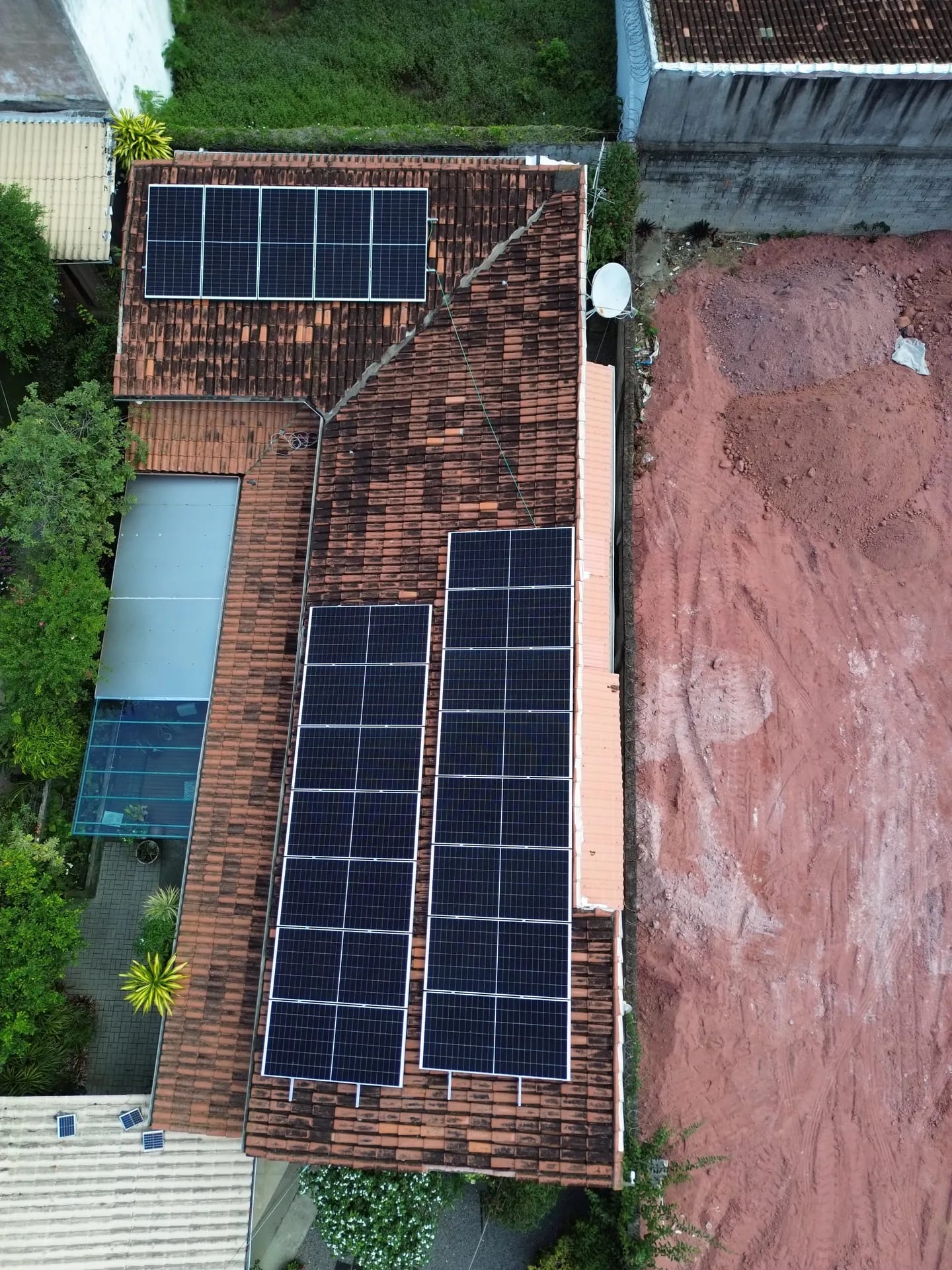 Painéis solares em telhado residencial — obra 05, foto 1