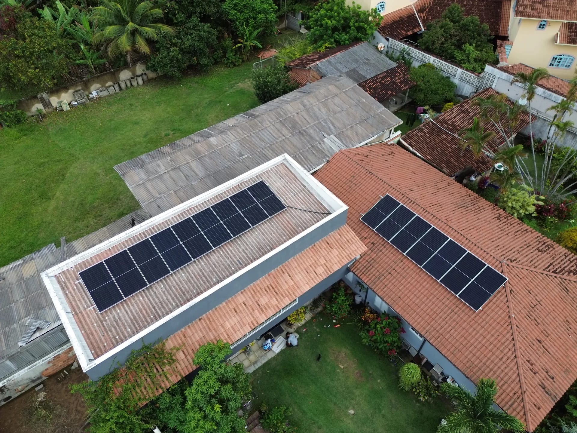 Painéis solares em telhado residencial — obra 12, foto 1