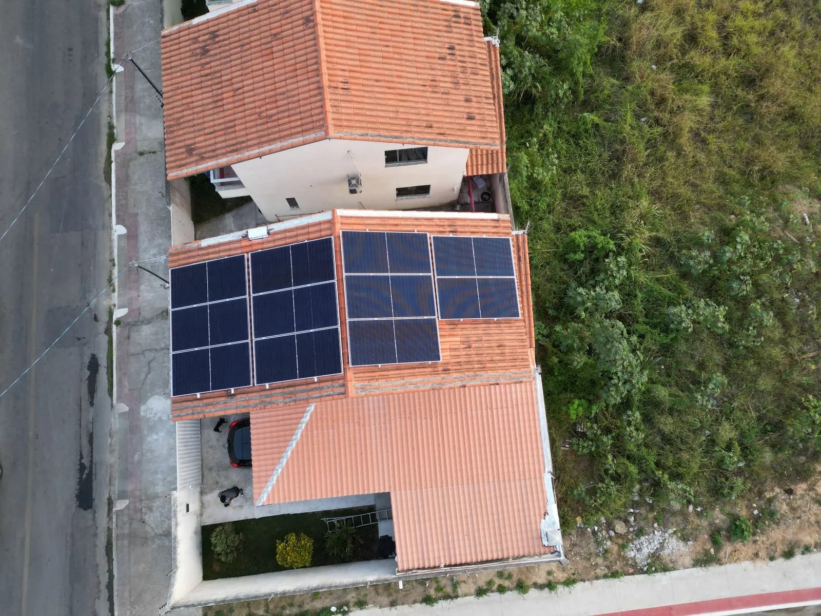 Painéis solares em telhado residencial — obra 14, foto 1