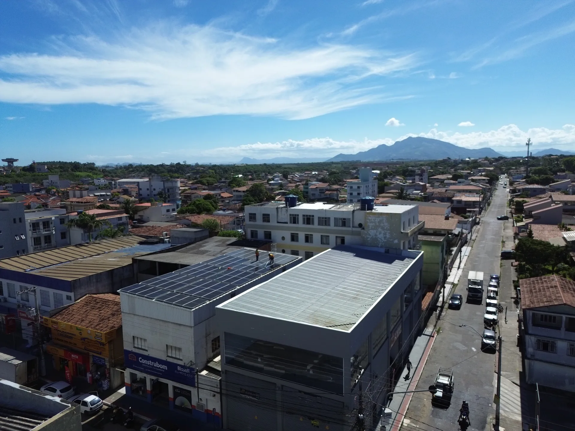 Painéis solares — obra comercial Bissoli — foto 1