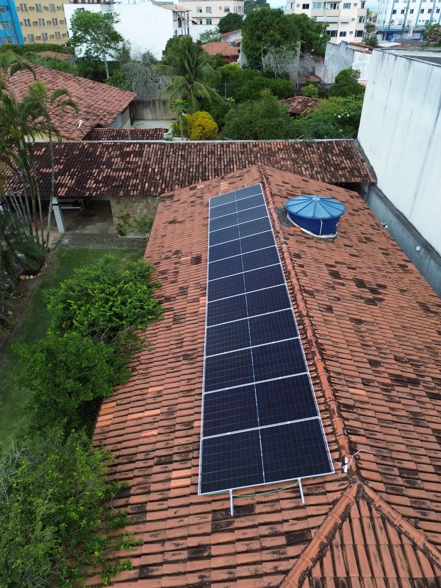 Painéis solares em telhado residencial — obra 02, foto 1